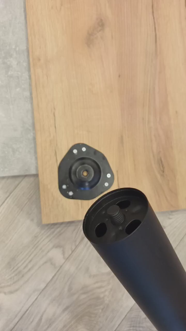 Завантажити відео: Як бачите нічого складного, ніжки прикручуються в пару секунд!